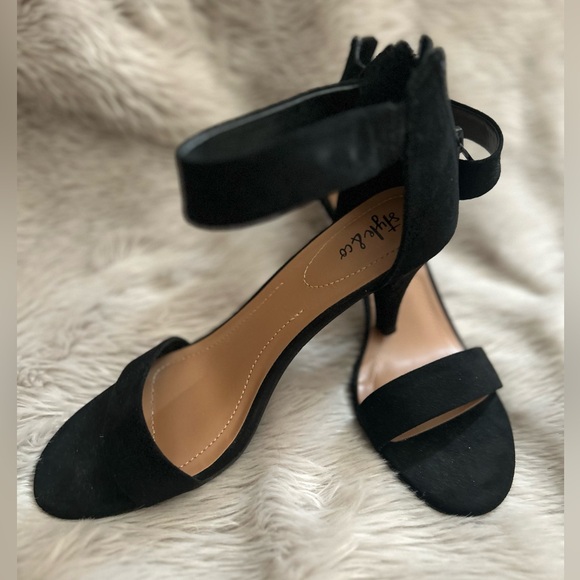Style & Co Black Ankle Strap Heels - Picture 4 of 6